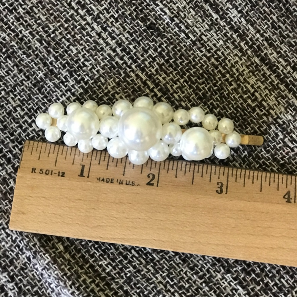Pair of Hair Barrettes Pearls - Picture 3 of 5